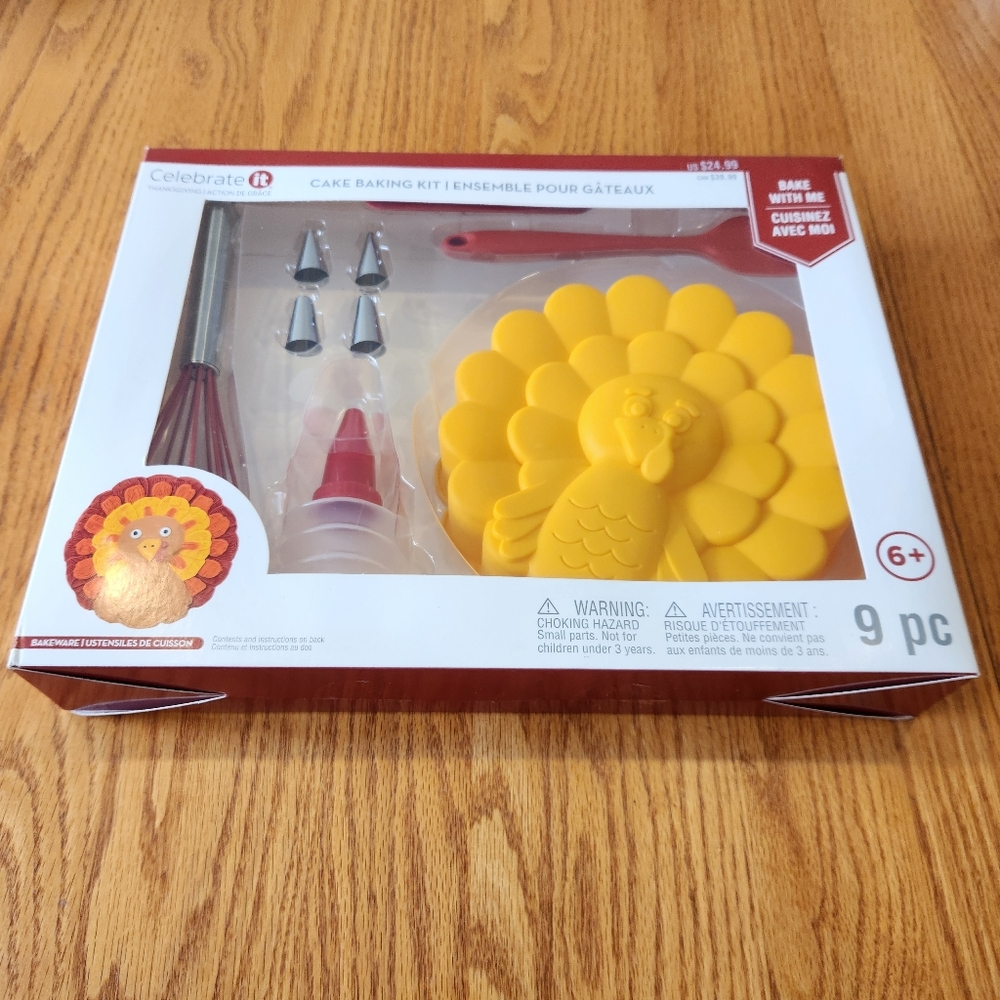 NWT Celebrate It 9-Piece Turkey-Shaped Cake Baking Decorating Kit